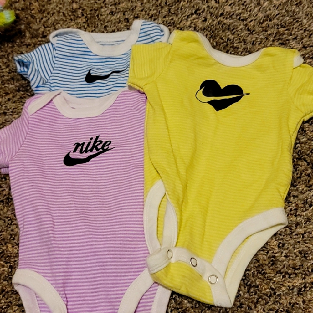 (3)onsies